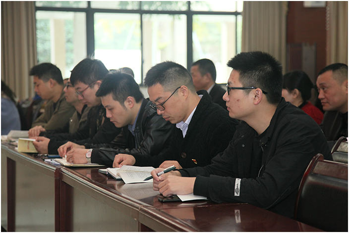 仟坤集團黨委組織召開“不忘初心、牢記使命” 主題教育專題黨課學習會