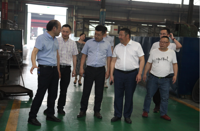 德陽市市委常委趙興旺陪同客人蒞臨仟坤集團鑫坤機械調(diào)研