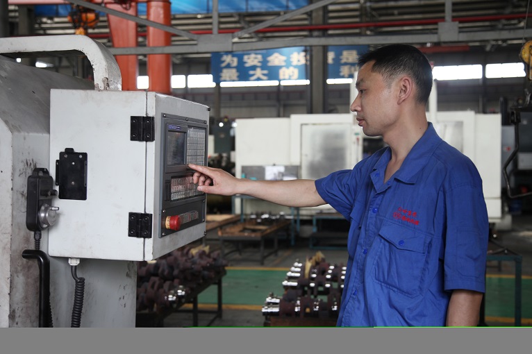 喜訊：2020年全國勞動模范和先進工作者擬表彰人選公示 鑫坤機械汽配車間主任趙霞蓉在列