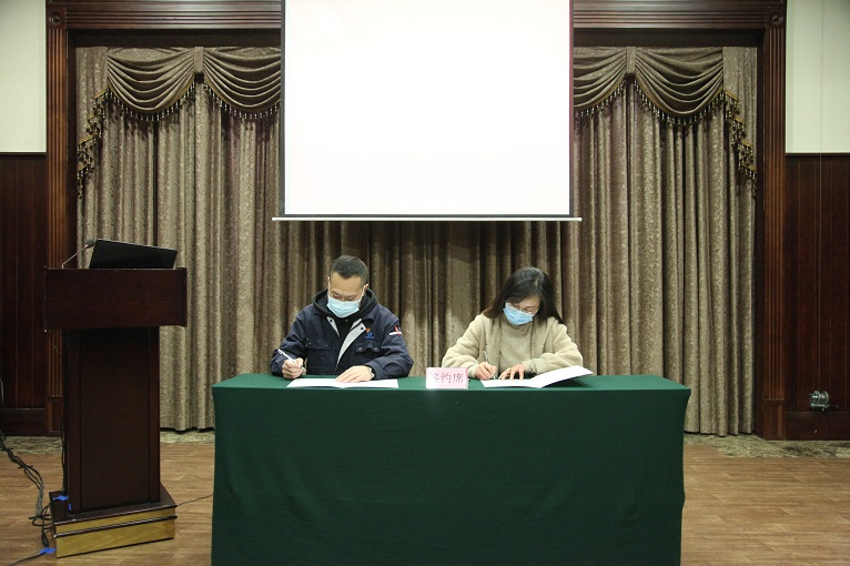 航發(fā)科技葉片分廠黨委與鑫坤機(jī)械黨支部召開(kāi)黨建共建簽約儀式，發(fā)揮黨組織作用，共建促發(fā)展